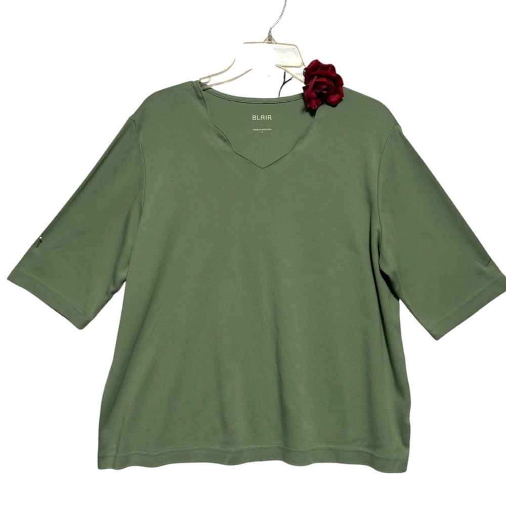 Blair short sleeve scalloped neck LG top EUC